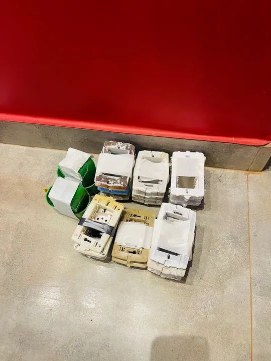 Vendo tomadas sobra de uma obra  - Foto 3