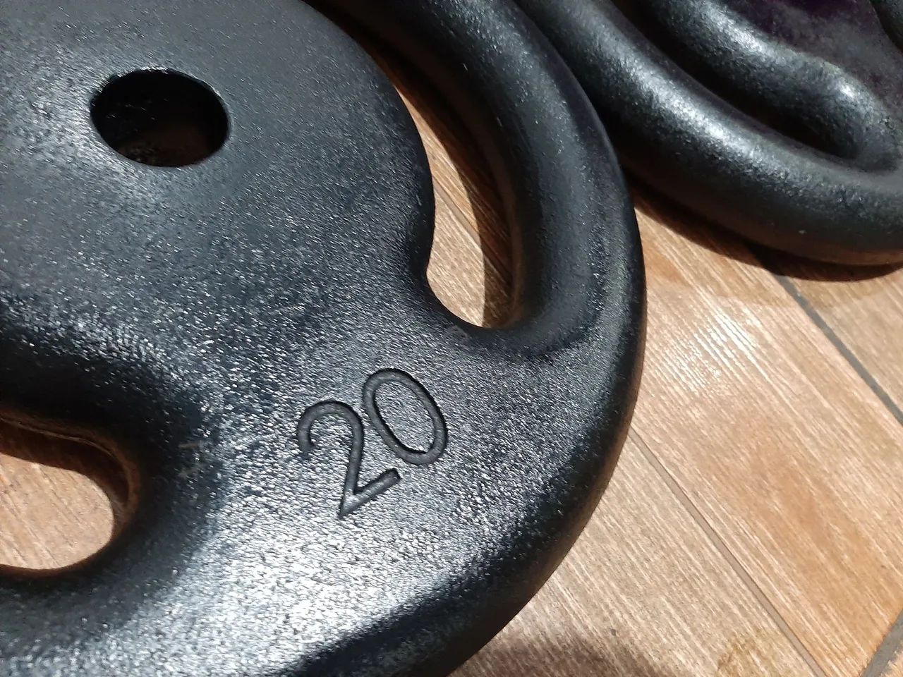 anilhas vazadas ferro maciço de 20kg. 3x sem juros no crédito ? - Foto 3