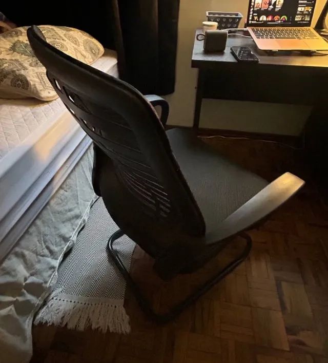 Cadeira Estofada com Tela - Conforto e Estilo!