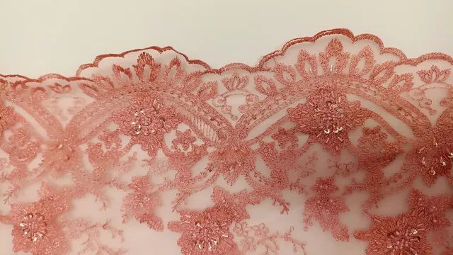 Renda bordada com o tecido para o forro - Foto 3