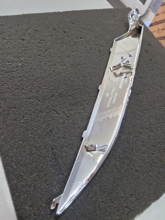 Friso da moldura cromado do farol HRV 2019 a 2021 Esquerdo. - Foto 4