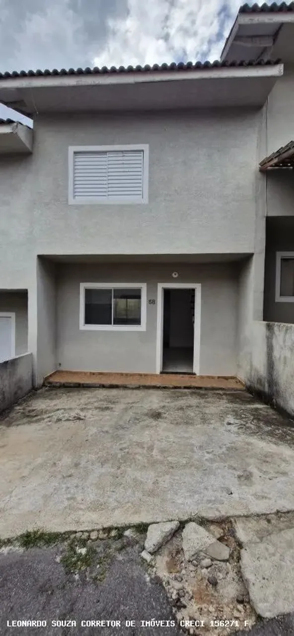 Casa para Venda em Pinhalzinho, 2 dormitórios, 2 banheiros, 1 vaga