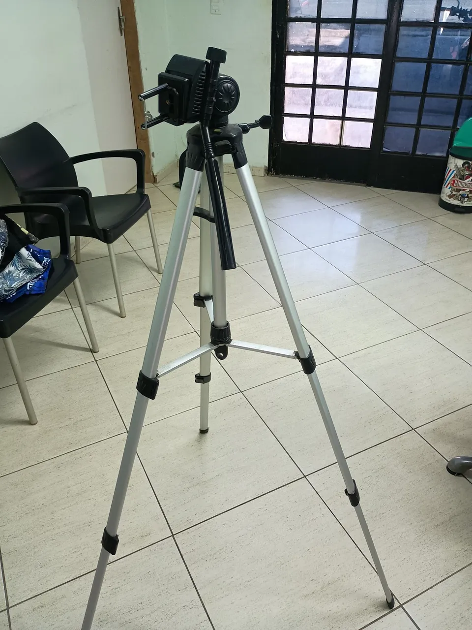 Tripé para projetor