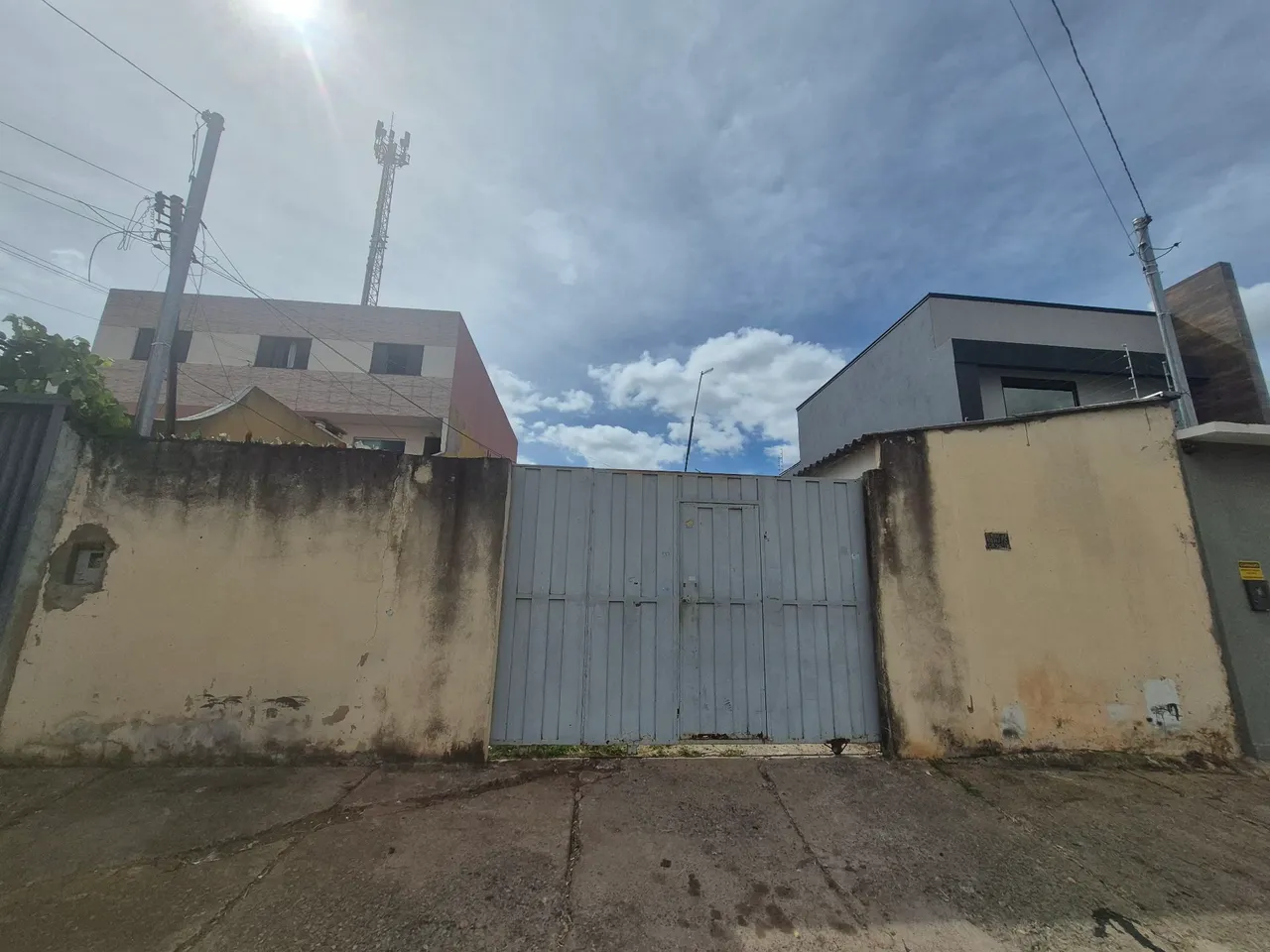 Vendo Lote com 4 Kitnets no centro de Ceilândia. Renda: R$ 1.850,00. Escriturado!