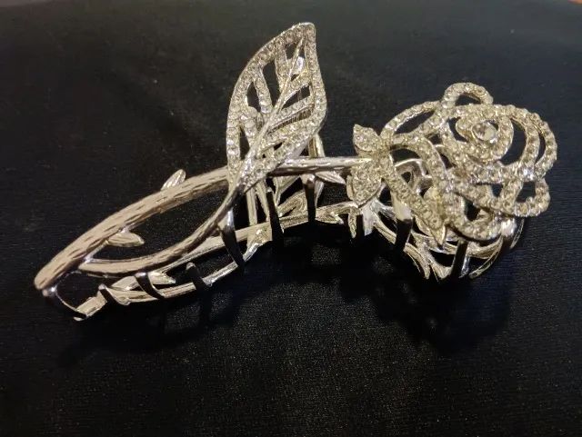 Presilha de cabelo com strass  - Foto 4