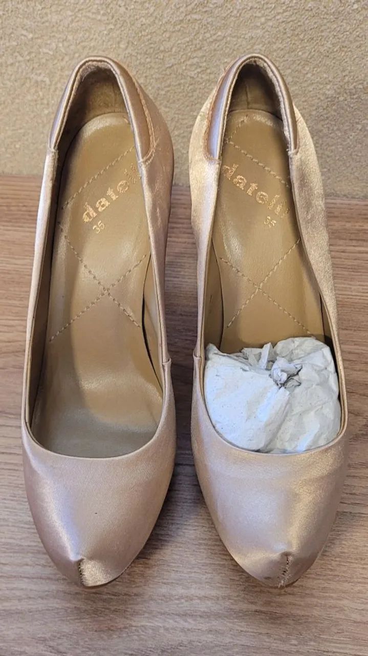 Salto alto bege de cetim número 35 Datelli  - Foto 2