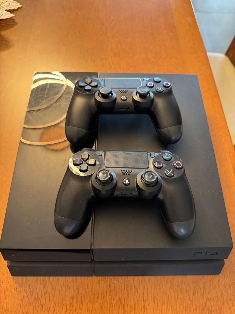 Playstation 4 com 2 controles