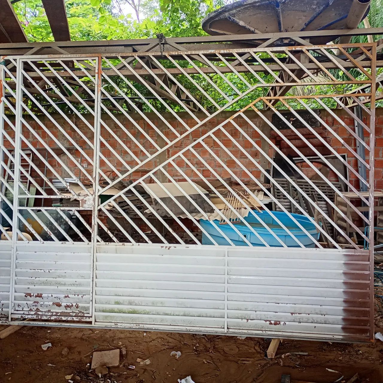 Portão de ferro para segurança residencial