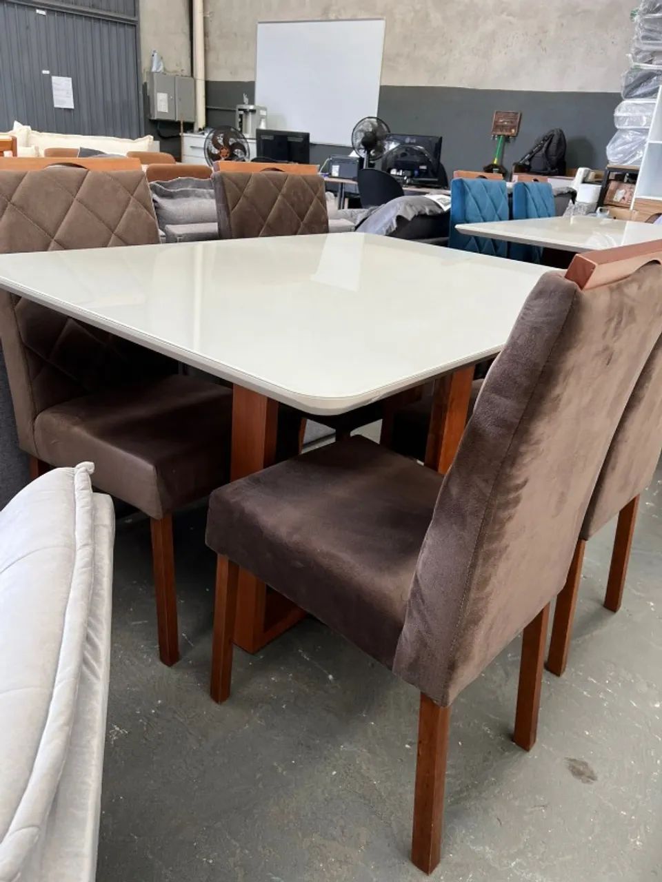 Mesa Nova com 4 Cadeiras 