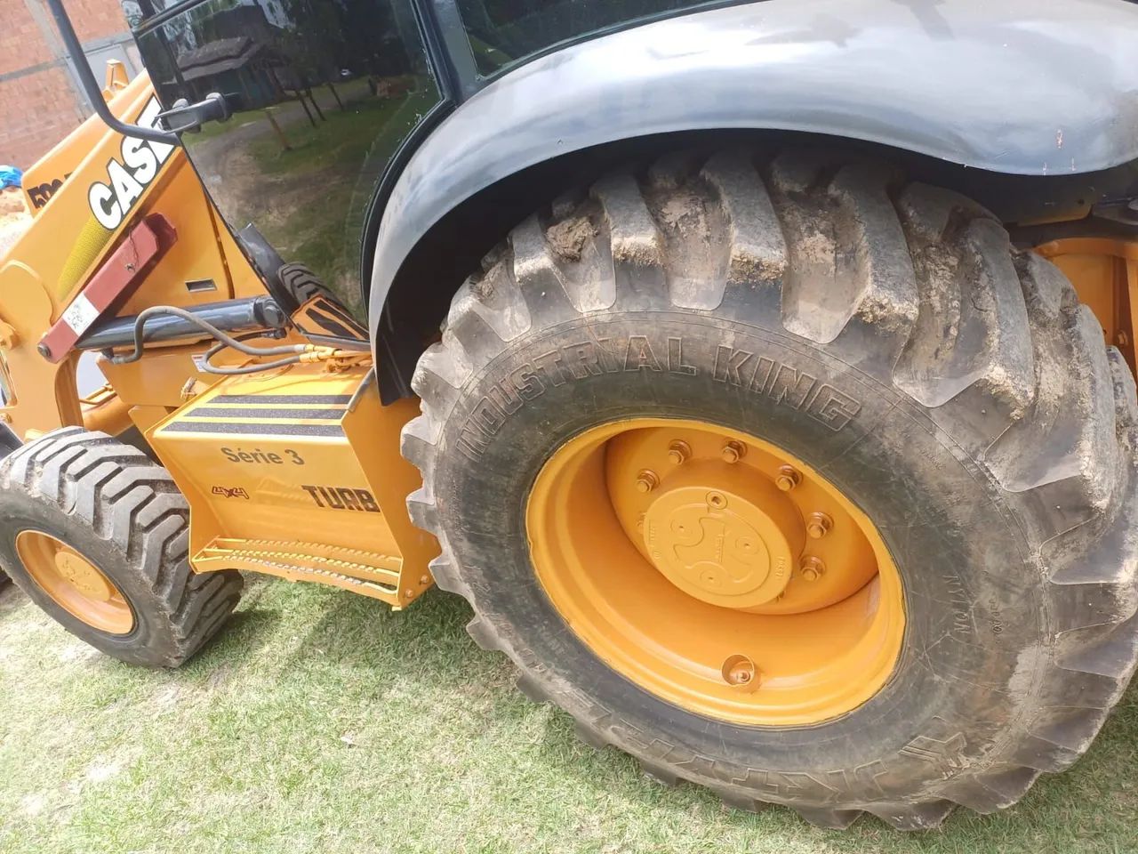 Retro Case 580 M 4x4  gabinada  - Foto 4