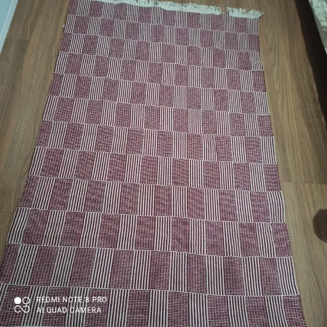 Tapete em trama de algodão, novo.Mede 1.50 x 1.0.Retirada em Irajá perto do metrô.