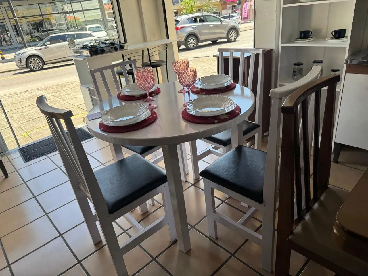 Mesa redonda com 4 cadeiras - Foto 3