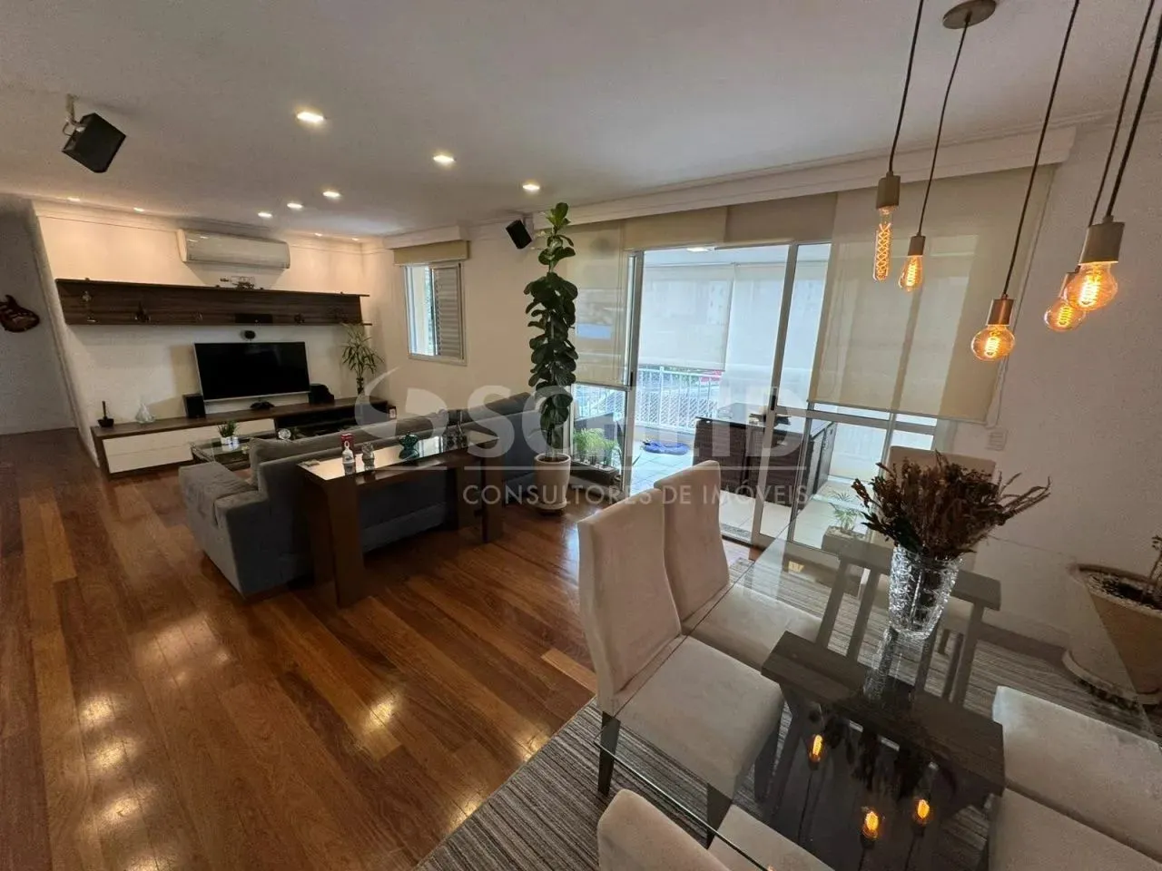 APARTAMENTO COM VARANDA GOURMET PARA LOCAÇÃO - 100% MOBILIADO - 2 DORMS - 2 SUITES - 2 VAG