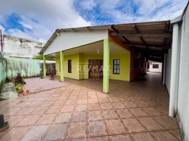 Ampla Casa com 4 quartos, 1 suíte e 405m² de Conforto!