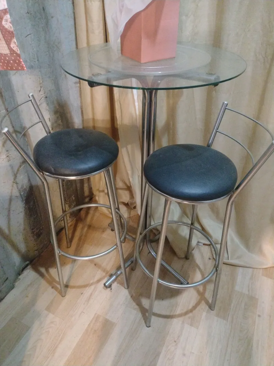 Mesa de jantar bistrô com 2 banquetas