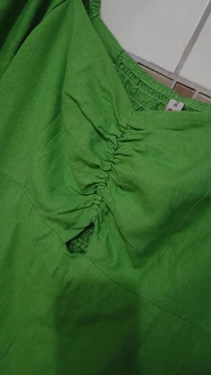 Vestido curto com mangas bufante verde  - Foto 3