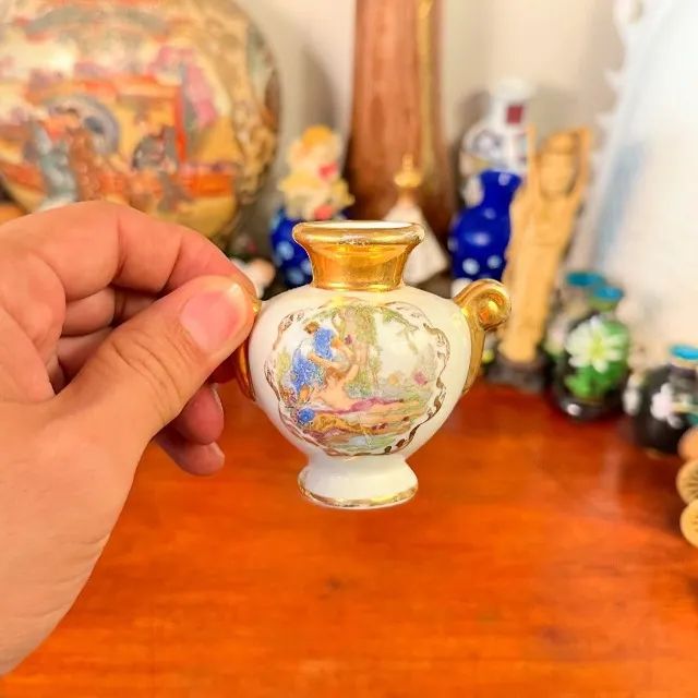 Delicada mini ânfora antiga em porcelana. - Foto 5