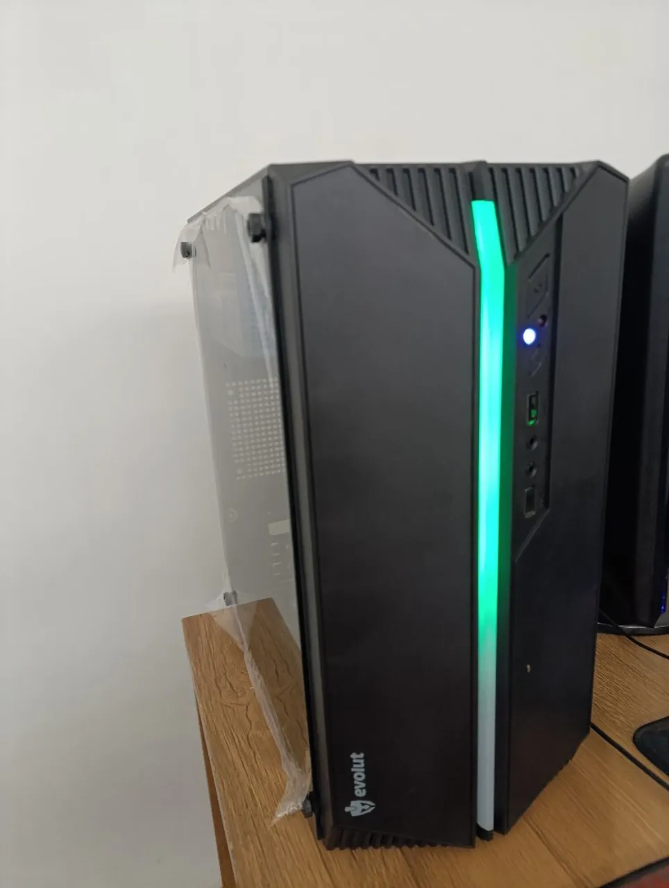 CPU i5, 16 Gigas Memória, SSD 120, HD 500