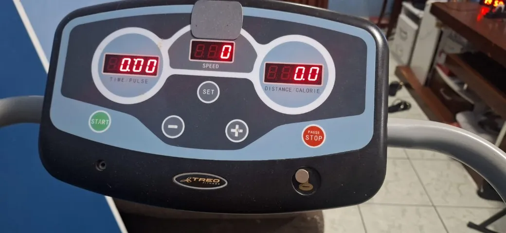 Esteira Treo Fitnes t100 com defeito pois roda fraco com muito peso