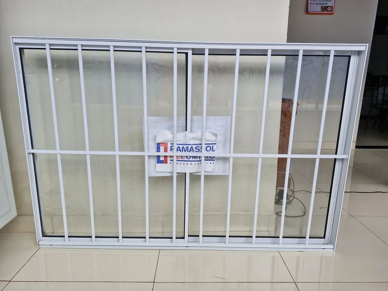 Janela de Alumínio com Grade - Nova - Foto 2