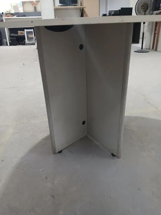 Mesa de escritório redonda em MDF / Aço Cinza 74 cm x 103 cm x 103 cm - Foto 3