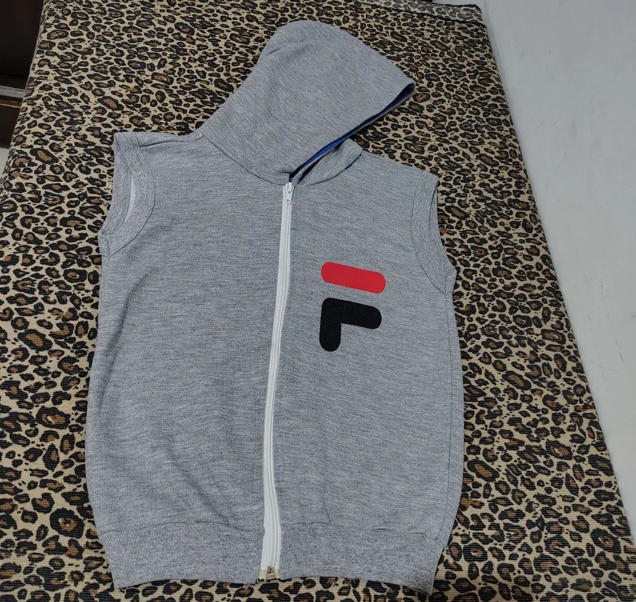 Casaco Fila  - Tamanho 6/8 - Cinza