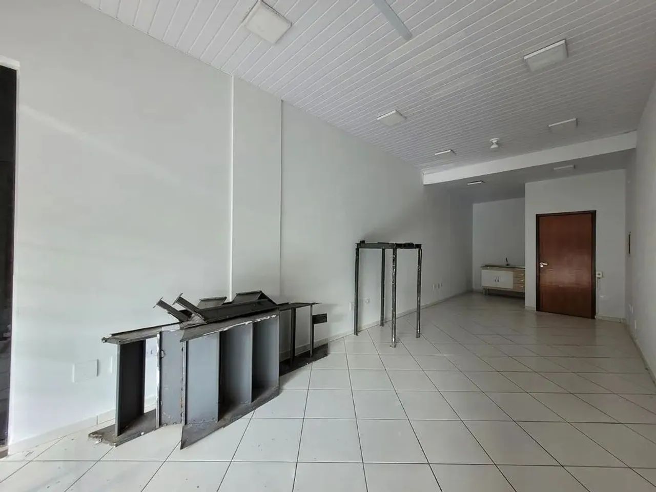 Sala para alugar em Maringá, Zona 01, com 34.35 m² - Foto 2