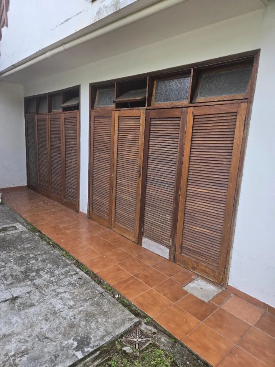 Portas venezianas de madeira par de 4 folhas com vitrô - Foto 4
