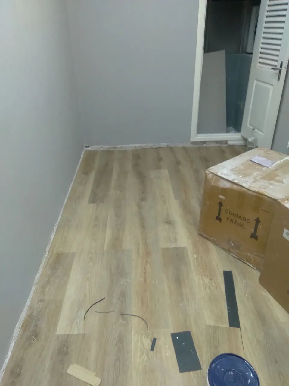 INSTALAÇÃO PISO VINILICO 28,00  - Foto 2