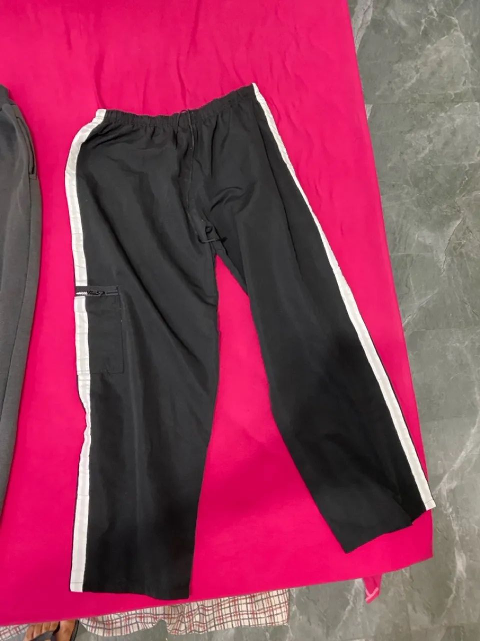 Calça moletom da Nike e uma calça esportiva  - Foto 4