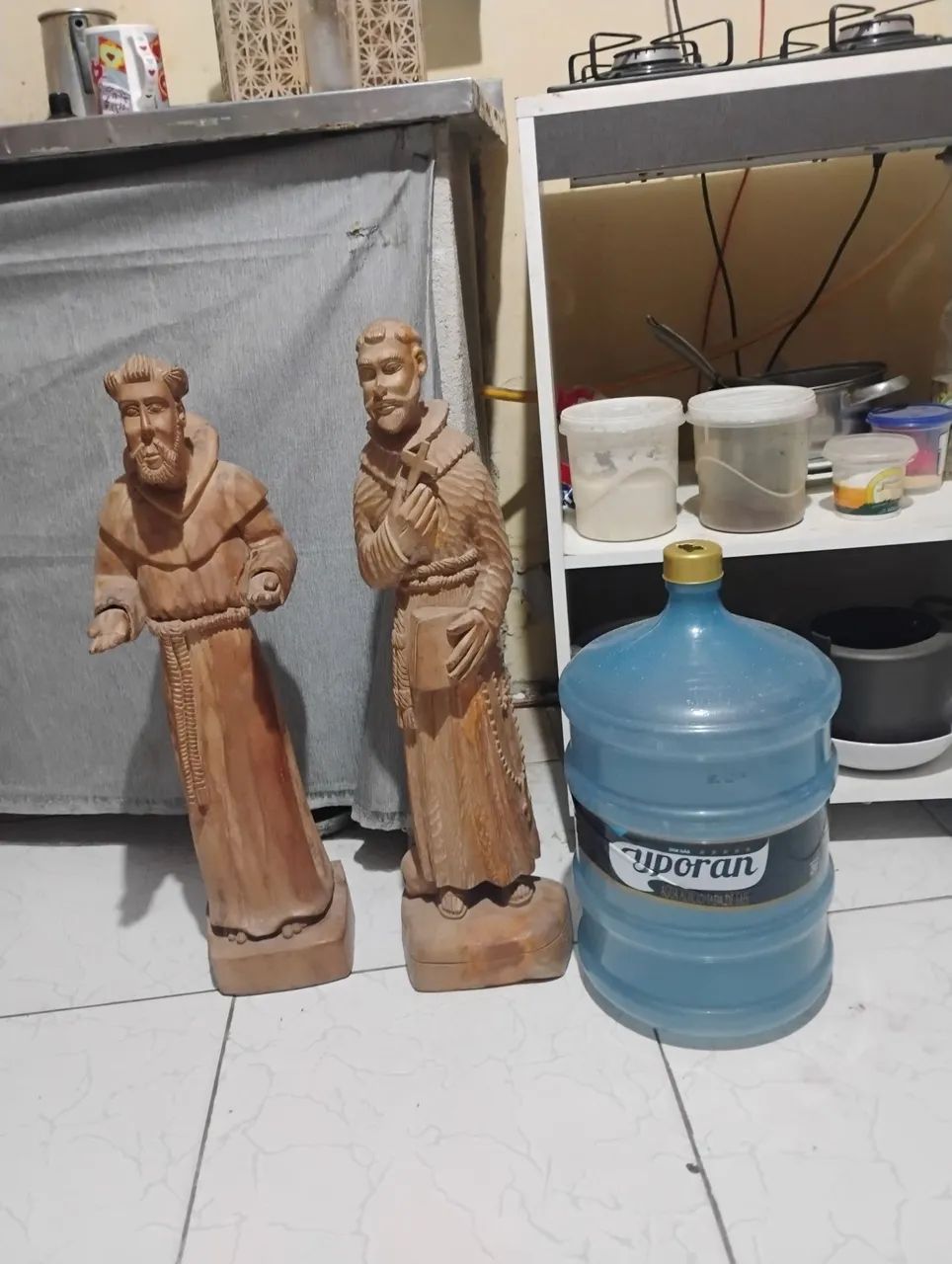 Esculturas religiosas em madeira 