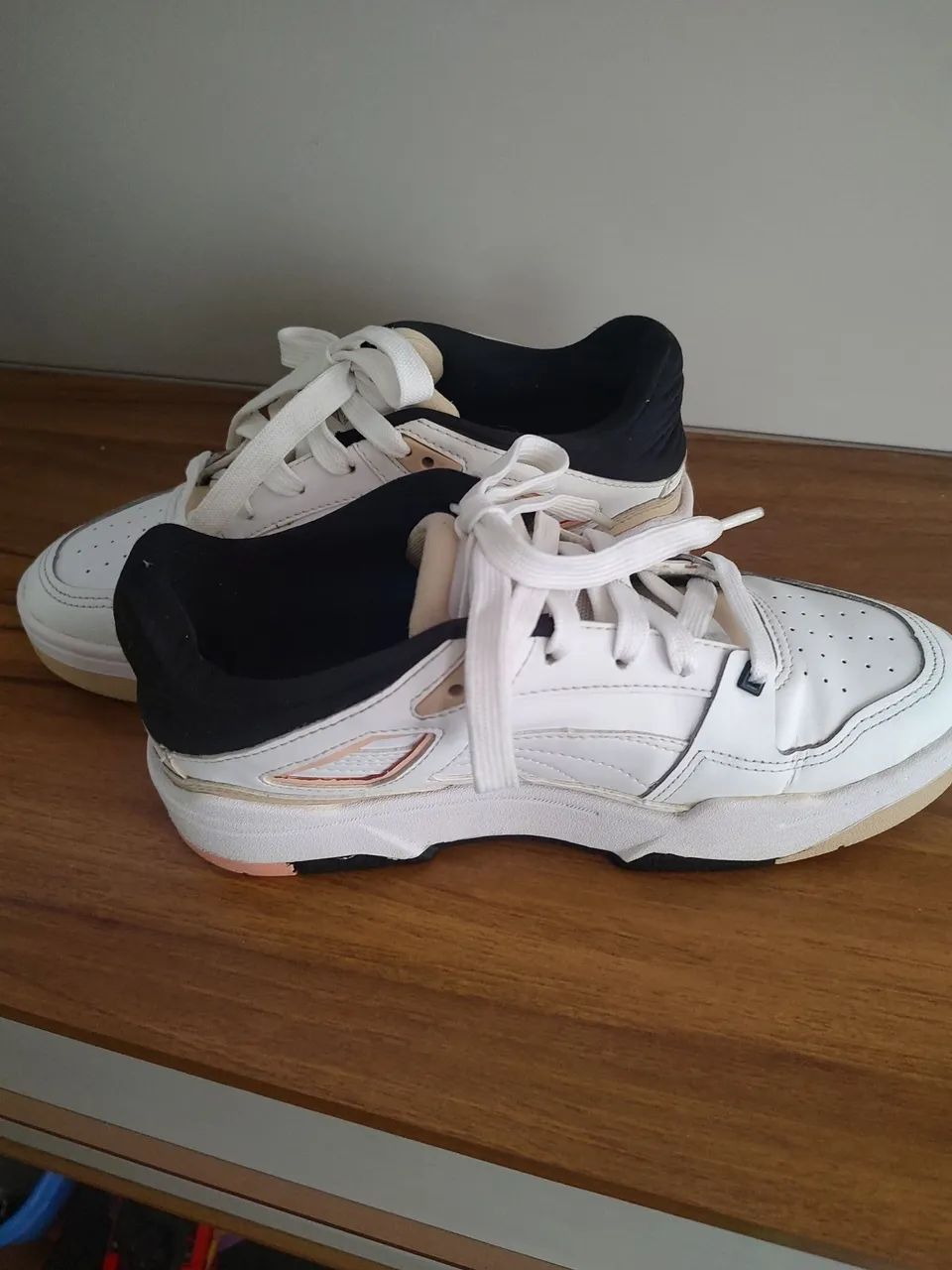 Tênis Puma Branco com Detalhes - Foto 4