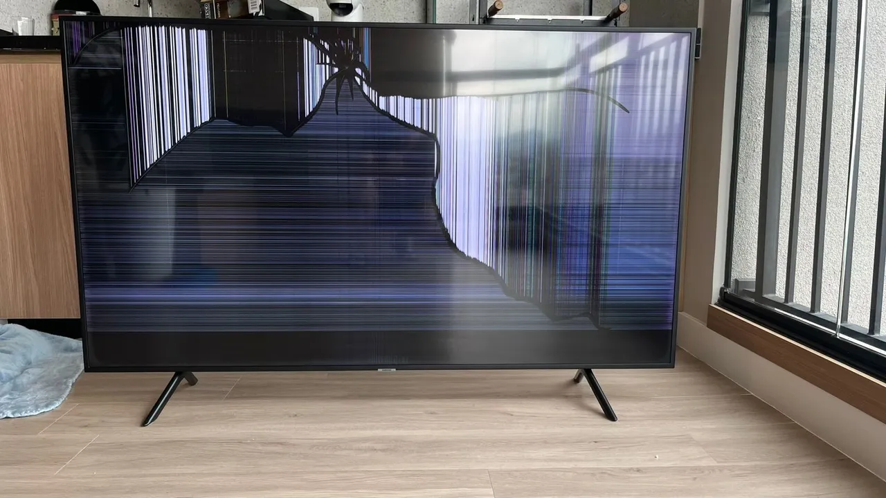 TV com tela danificada - Samsung 65 polegadas