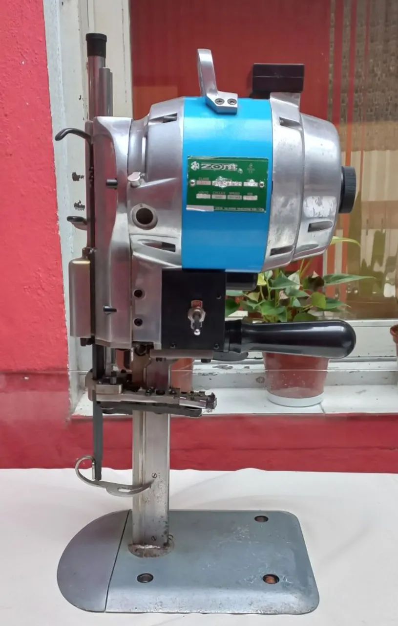 Máquina de Corte Industrial, para cortar tecidos.