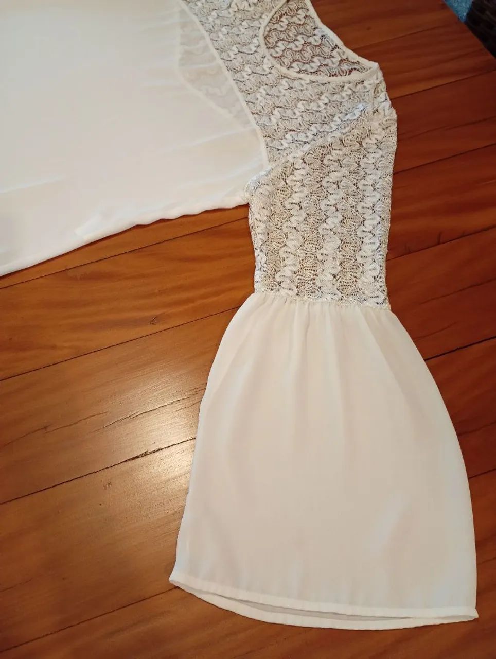 Blusa feminina creme  com detalhes em renda - Foto 3