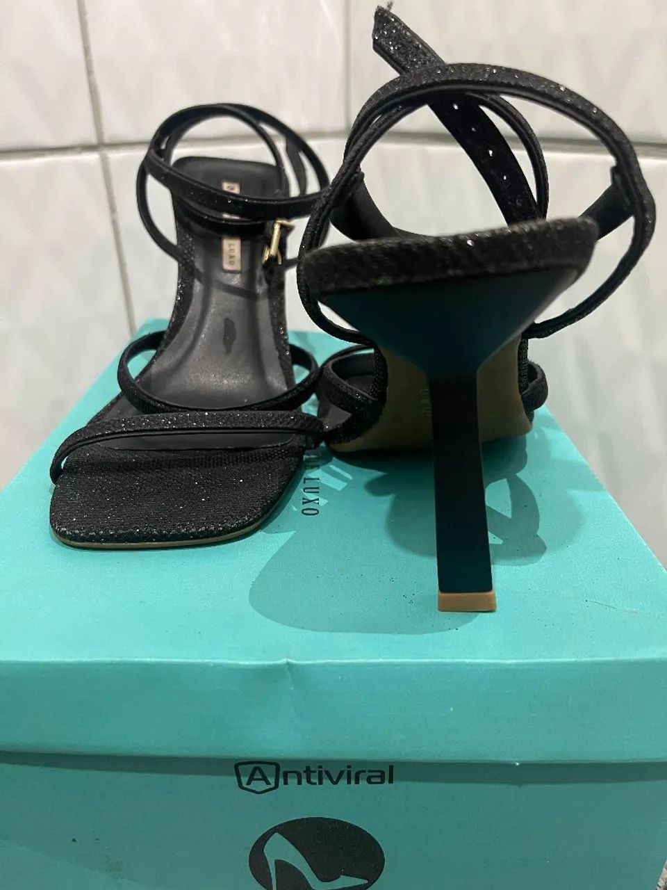 Sapatinho de luxo ( sandália)