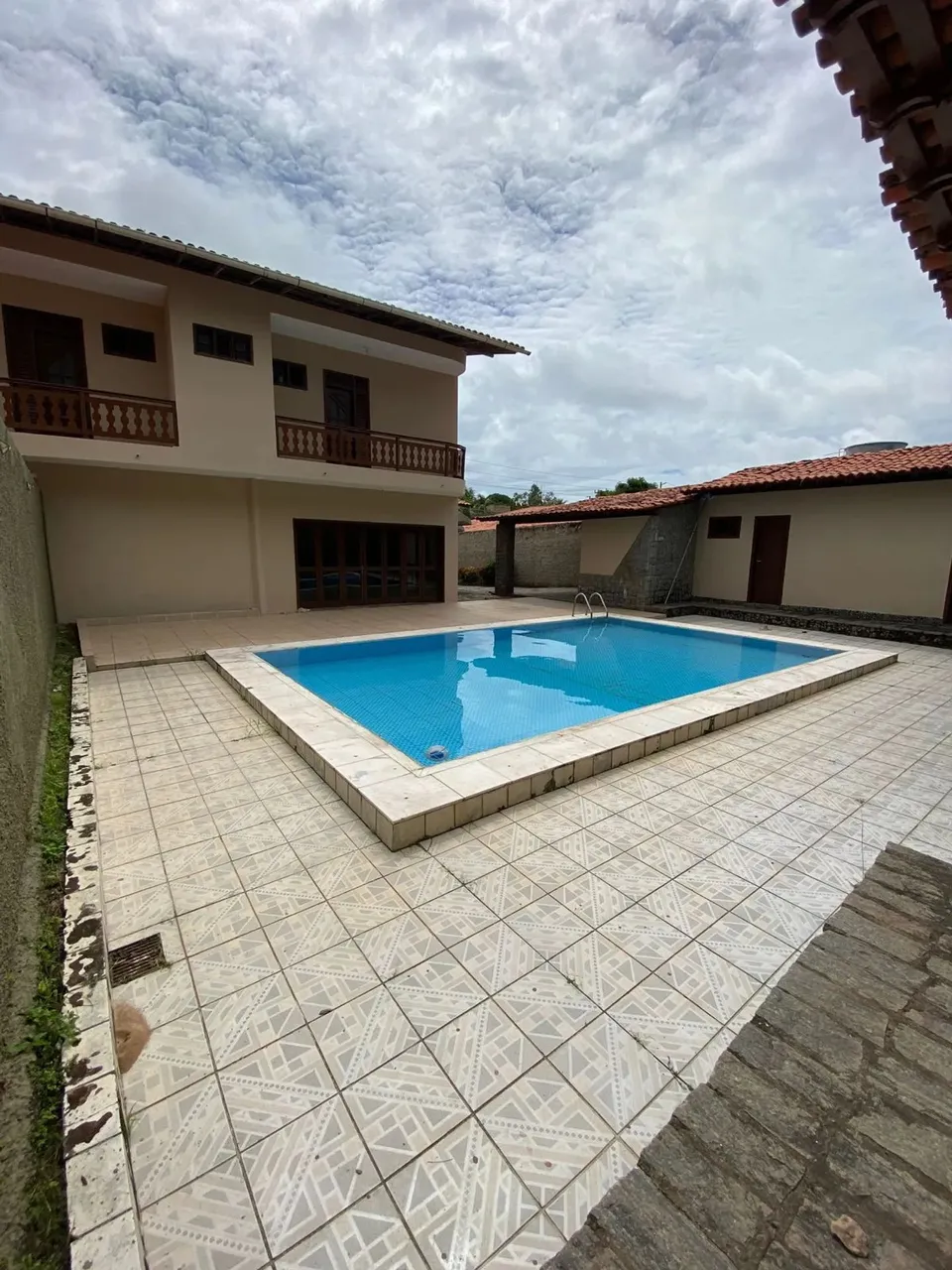 Casa duplex com piscina no Olho Dágua( lado praia )