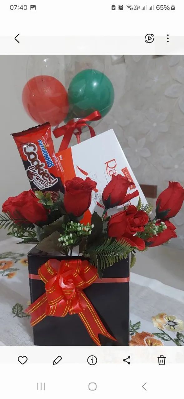 Caixa de Presente com Flores e Doces