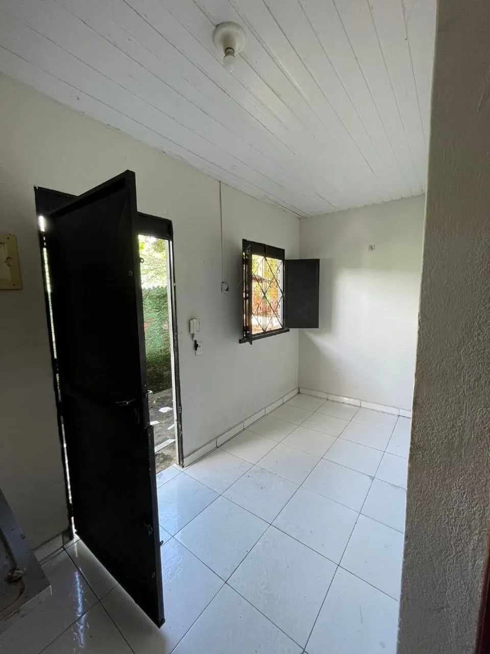 Aluga-se apartamento
