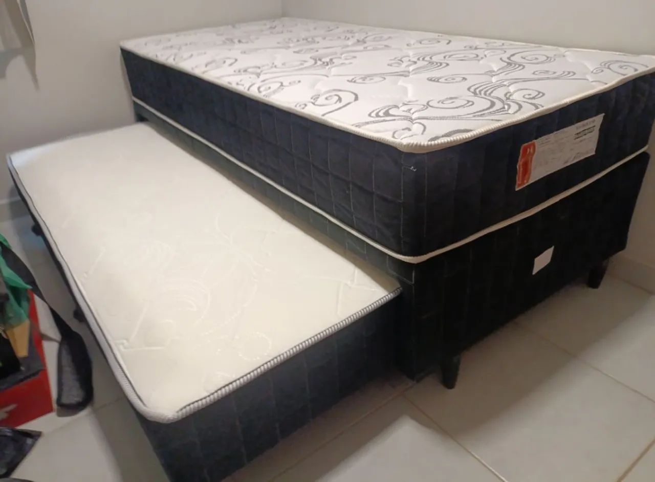 Cama box com auxiliar molas ensacadas nos 2 colchões 