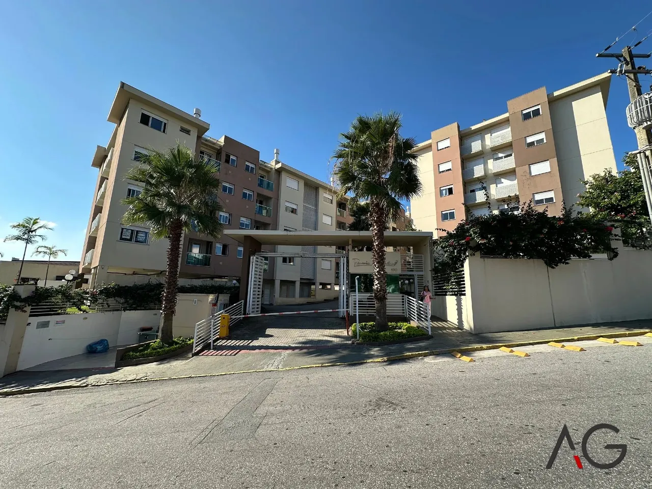 Apartamento para aluguel possui 74 m² com 3 quartos em Centro - São José - SC