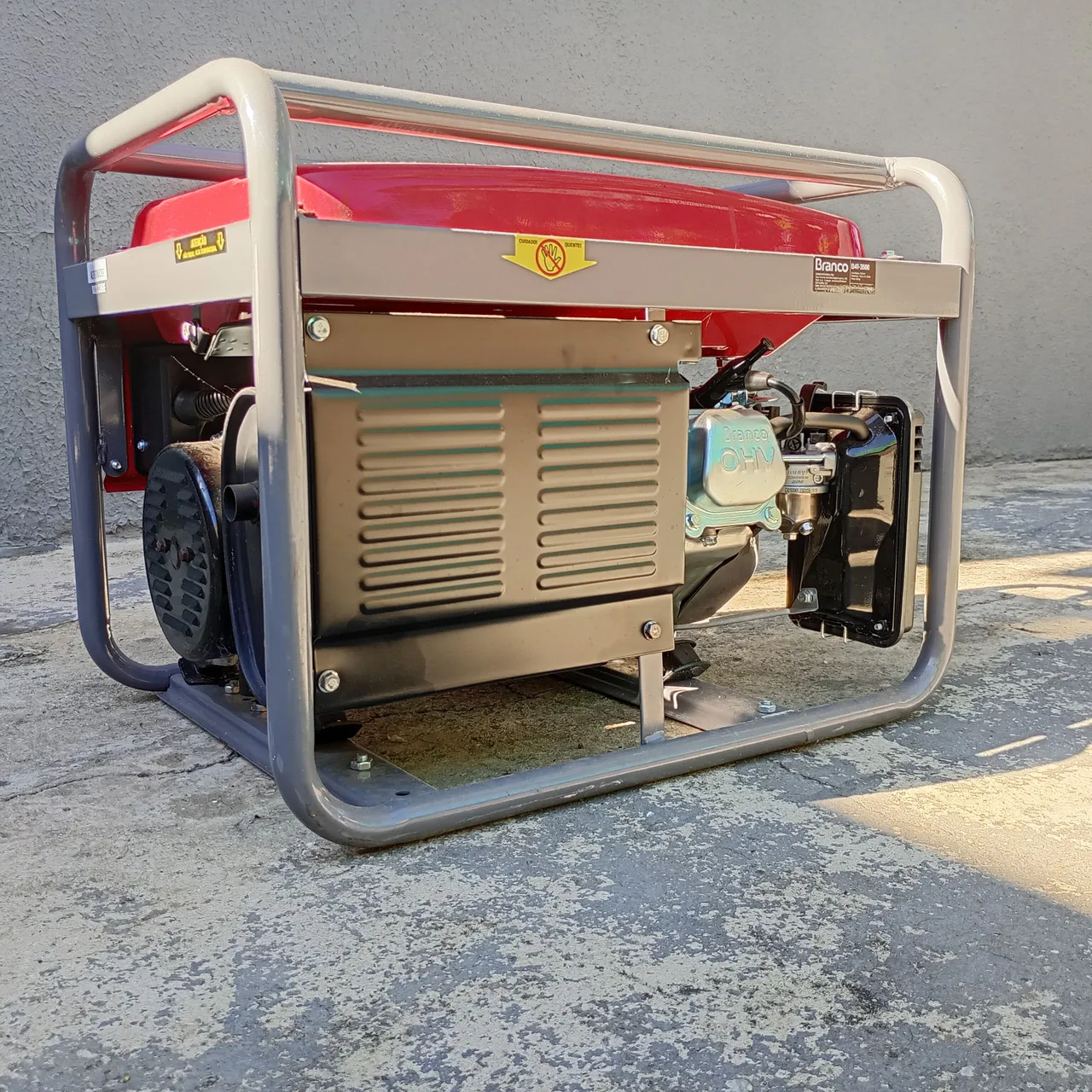 Gerador de Energia Branco 3500W - Potência e Confiabilidade
