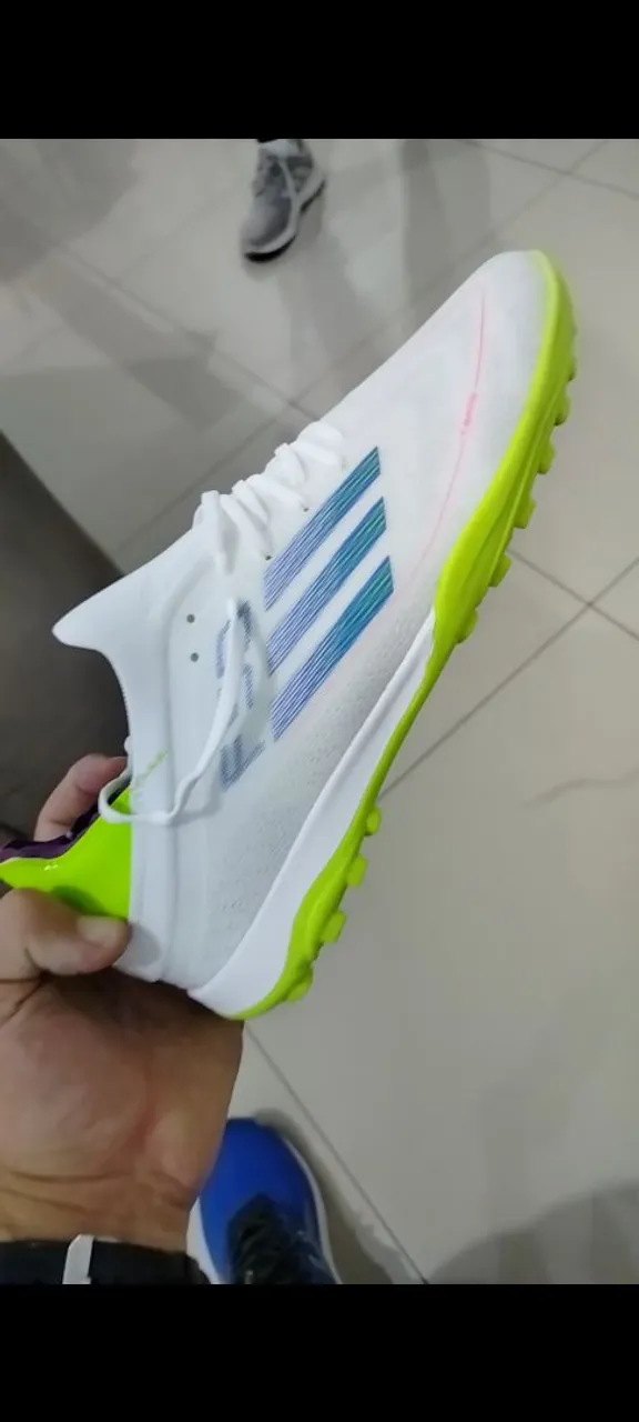 Chuteira Adidas Tam 42