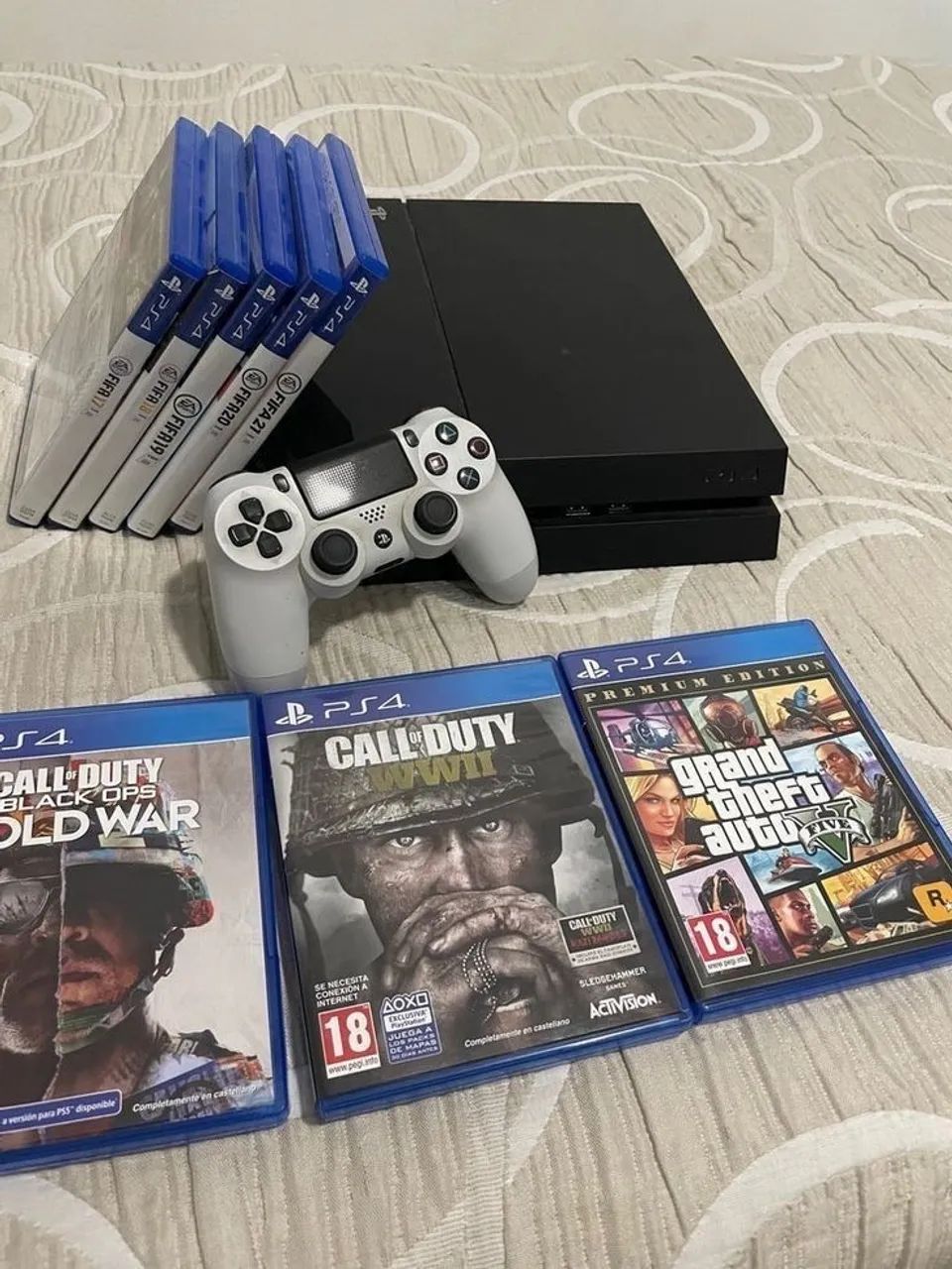 Playstation 4 com 4 jogos