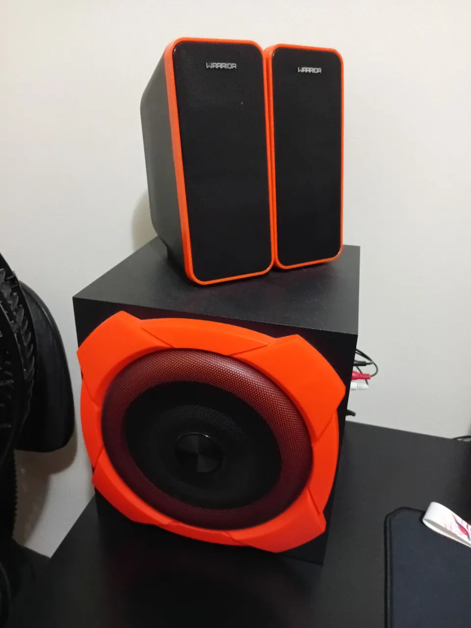 Caixas de Som Warrior 2.1 Preta e Laranja
