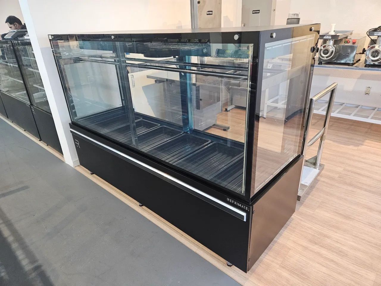 vitrine refrigerada para carnes 2m com vidro aquecido - a pronta entrega 