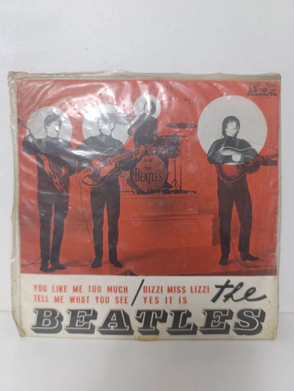  Beatles - Disco de vinil compacto You Like Me Too Much / Dizzy Miss Lizzy
