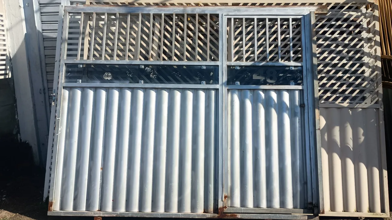 Portão de Metal para frente de casa.
