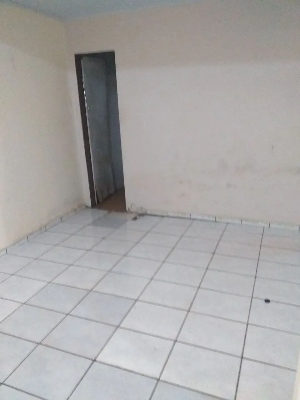 Kasa. perto centro.1.300 reais.sem fiador.