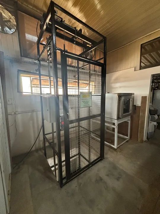Elevador de Carga para Comércio